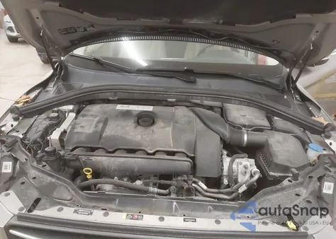 2016 Volvo Xc60 T6 z USA, uszkodzony, nr VIN YV4902RK6G2811028